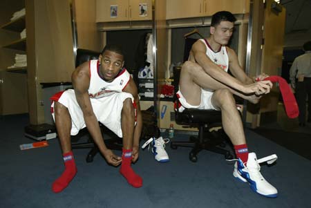 法甲战报：格林伍德双响、奥巴梅杨传射，马赛5-1尼斯登顶（法甲快讯：格林伍德梅开二度，奥巴梅杨传射建功，马赛5-1大胜尼斯升至榜首）