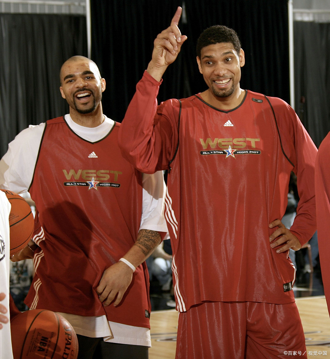 巴蒂：劳塔罗和小蜘蛛可以一起上，但其中一人必须做出牺牲（巴蒂：劳塔罗与小蜘蛛能同场竞技，但须有一人为团队让步）