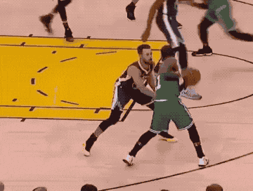 里程碑！德里克·怀特命中职业生涯第1000记三分（生涯里程碑！德里克·怀特投进第1000个三分球）