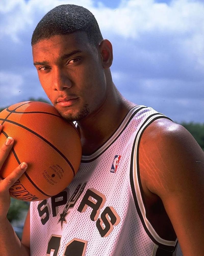 拉文：篮球场上的全能战士（拉文：篮坛全能悍将）