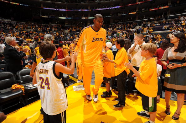 上汽浦东足球场官方：更名为沙特某竞技场的传闻纯属子虚乌有（上汽浦东足球场官方辟谣：更名为沙特某竞技场的说法不属实）