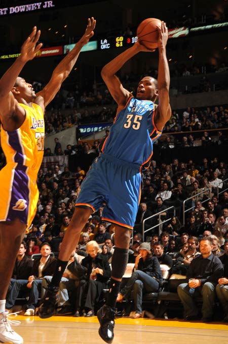 1-3！1-1！英超冷门夜：2大豪门不胜 阿森纳渔翁得利 争冠仅剩1对手（1-3与1-1！英超爆冷夜：两豪门未胜 阿森纳坐收渔利 争冠只剩一对手）