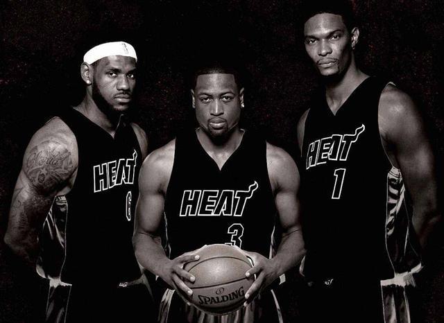 布克&狄龙上半场同砍13分，太阳10分领先湖人（半场：布克与狄龙各取13分，太阳以10分优势暂领先湖人）