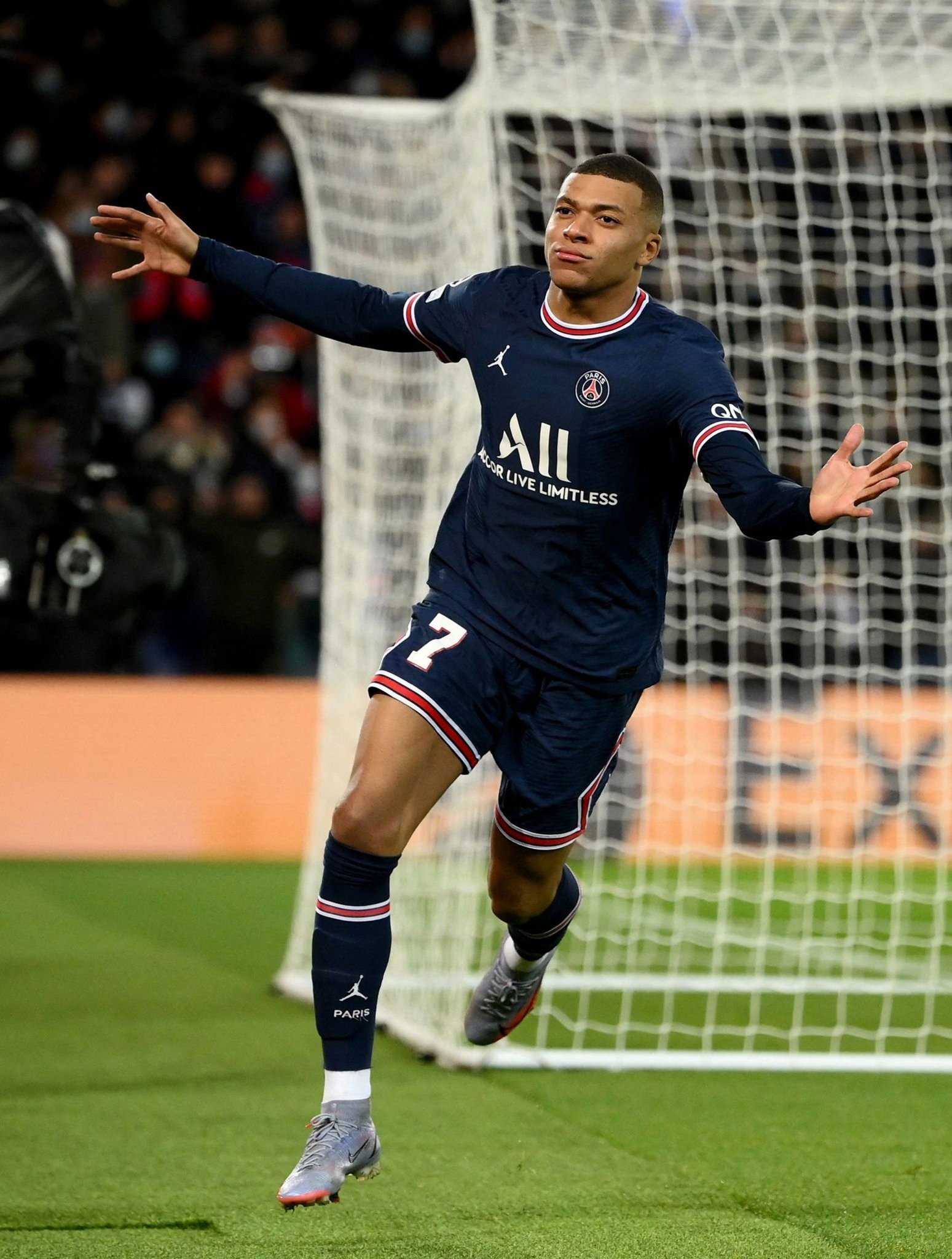 韩K半场：双方半场0射正，主队半场换3人，蔚山0-0济州（韩K半场：蔚山0-0济州，双方0射正，主队中场连换三人）