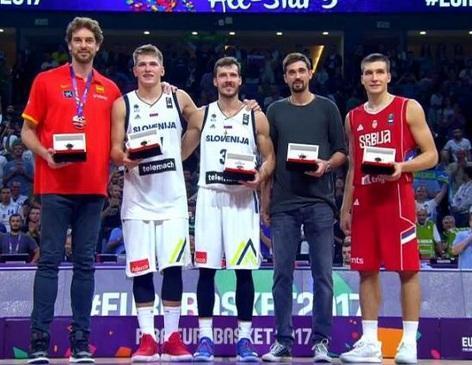 足球摄影最佳瞬间捕捉技巧（足球赛场精彩瞬间拍摄要领）