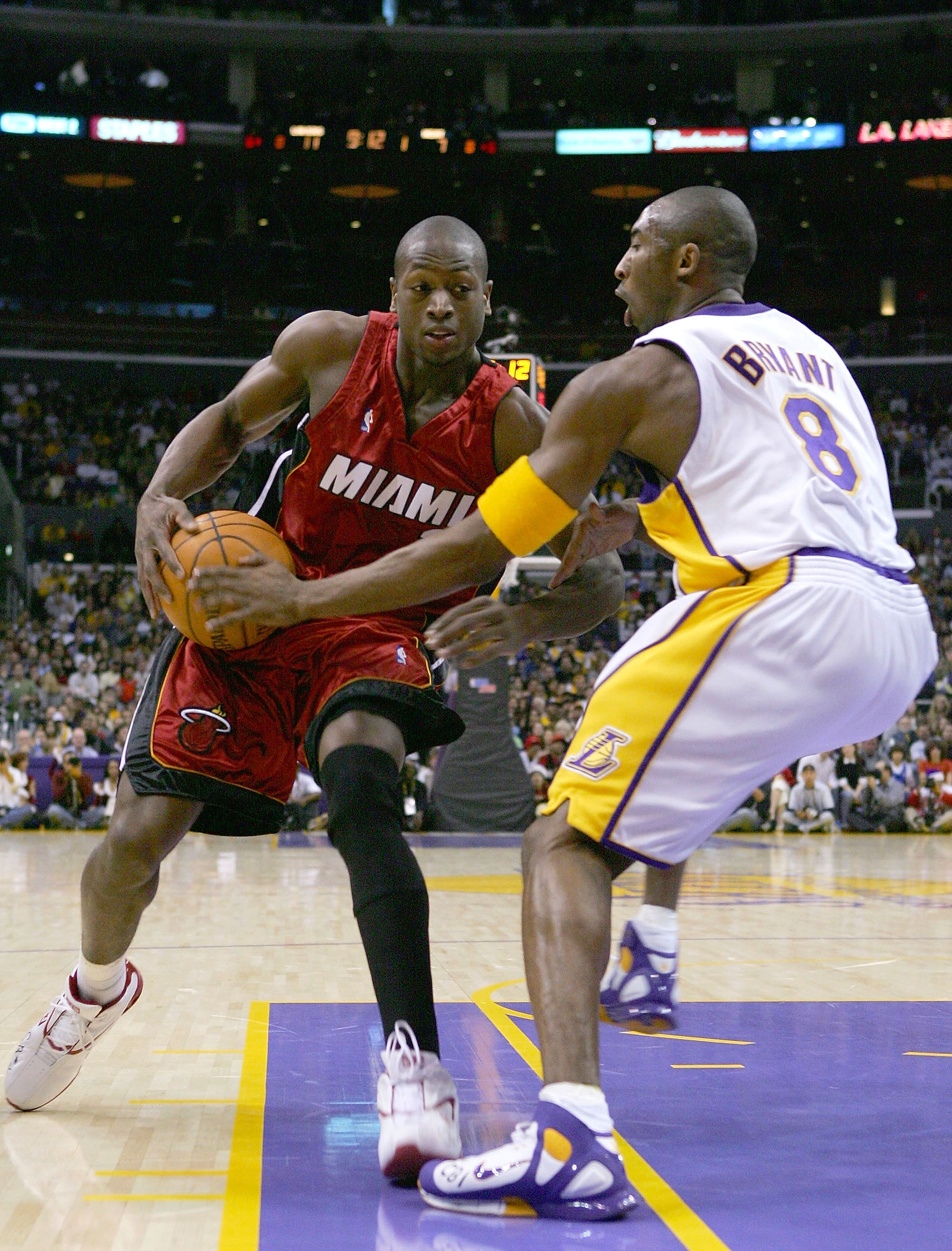 哈登今日凌晨砍下55分，50分+场次追平科比并列历史第三（哈登今晨砍下55分，50+场次追平科比，历史并列第三）