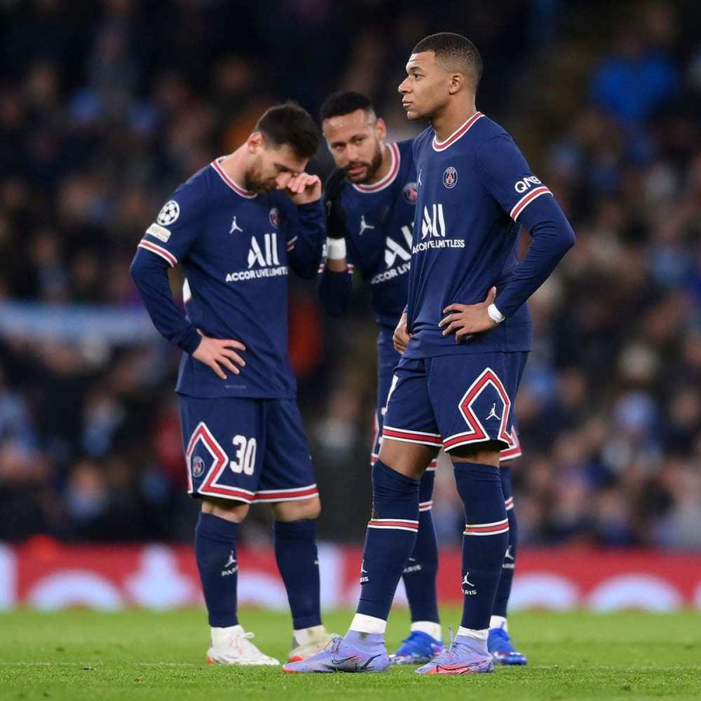 巴西甲前瞻：帕尔梅拉斯遭遇两连败，维多利亚客场状态低迷（巴甲前瞻：帕尔梅拉斯连败承压 维多利亚客场依旧低迷）