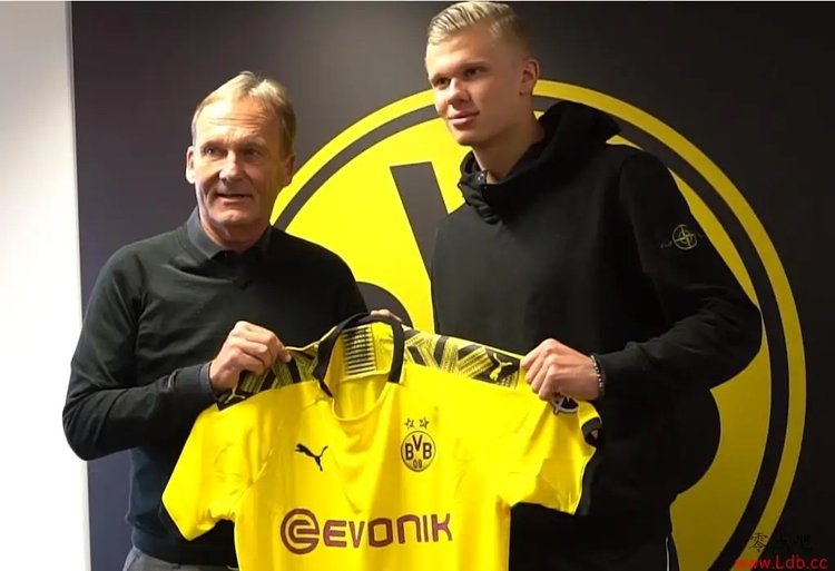 德科：梅西短暂回归？这不可能；还没和莱万谈续约的事（德科：梅西不可能短期回归；与莱万的续约谈判尚未启动）