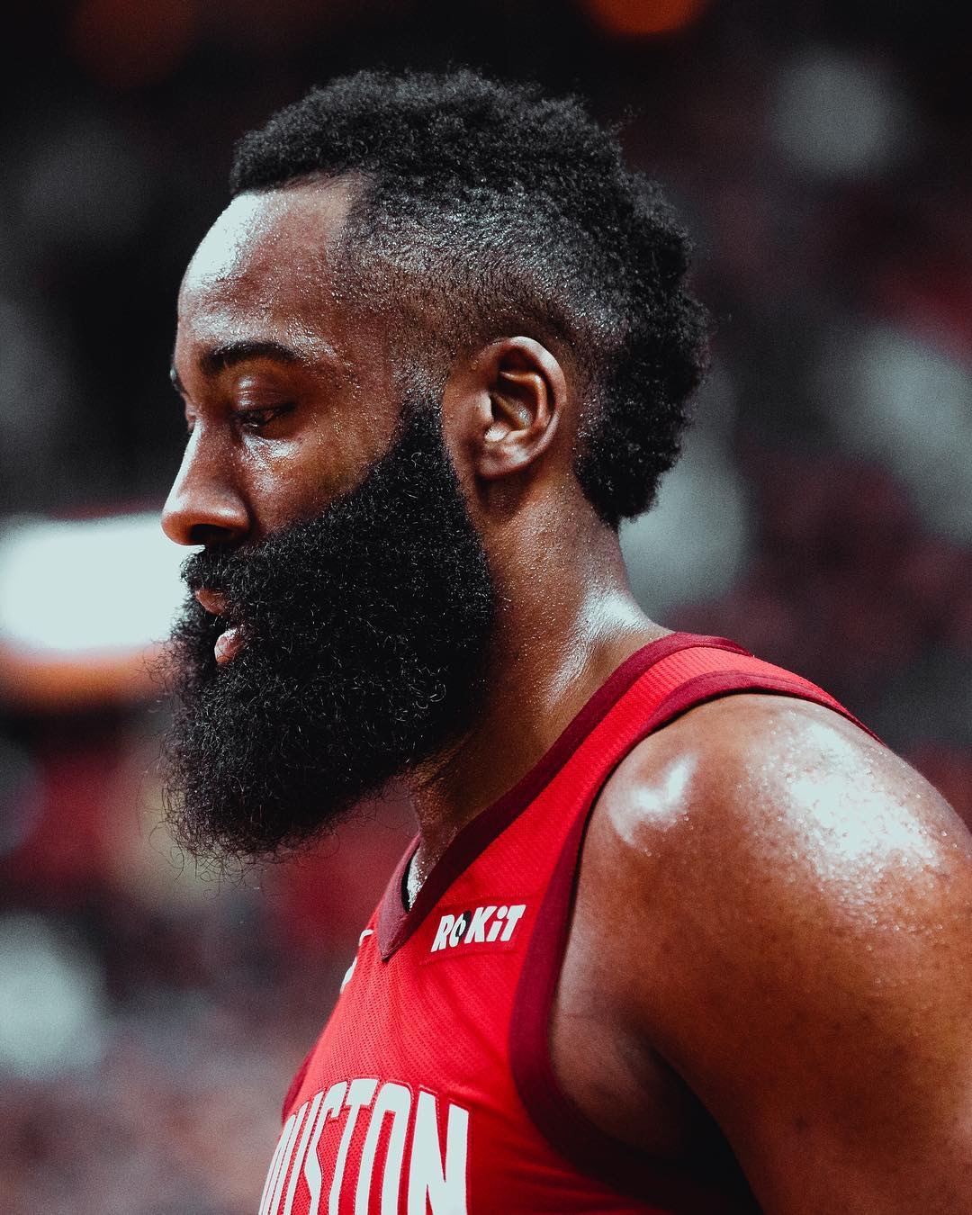 记者：哲凯赖什手指骨折，但他带伤坚持参加比赛和训练（记者披露：哲凯赖什手指骨折，仍带伤参加比赛与训练）