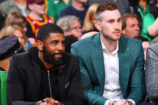 阿森纳欧冠小组／联赛阶段取得10连胜，仅次于拜仁和利物浦（阿森纳在欧冠小组赛与联赛中豪取十连胜，仅逊拜仁与利物浦）