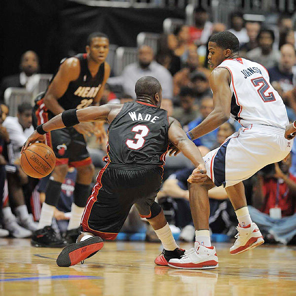 自贡一女士购买川超门票被骗，陆续转账13万余元（自贡女子购川超门票遭诈骗，先后转出13万多元）