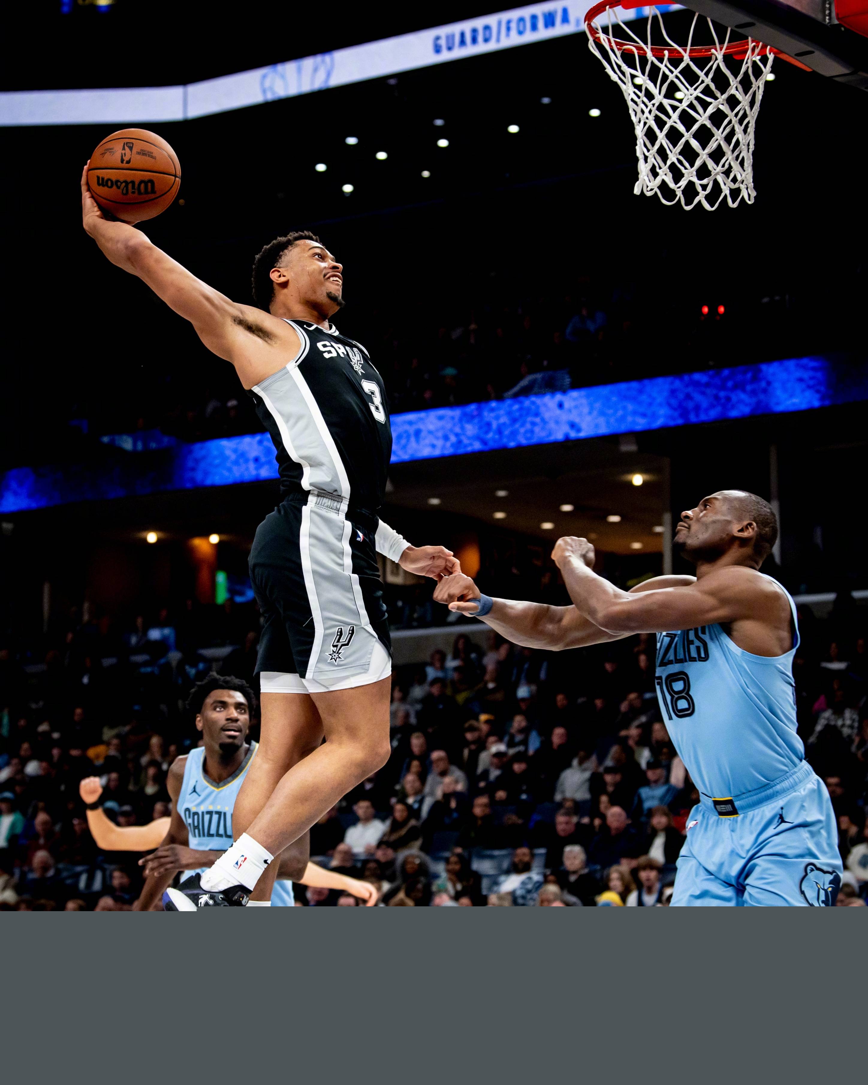 德转列米兰双雄最贵11人阵容：劳塔罗、莱奥、普利希奇领衔（德转公布米兰城双雄身价最高11人阵容：劳塔罗、莱奥、普利希奇压阵）