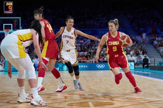 乌尔比希：能与诺伊尔、乌尔赖希一起训练很重要，他们很优秀（乌尔比希：与诺伊尔、乌尔赖希同训意义重大，他们都非常出色）