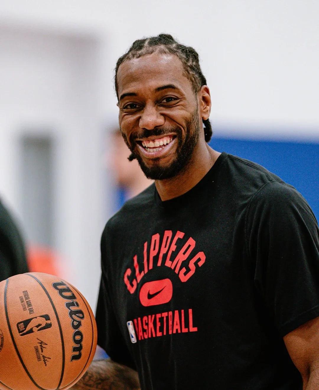 泰晤士报：尽管曼联一周只有一赛，但阿莫林坚持每周训练6天（泰晤士报：曼联每周仅一场，阿莫林仍坚持每周六天训练）