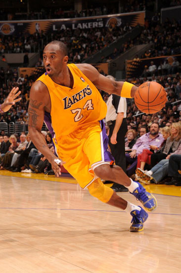 曼城客战皇马大名单：哈兰德领衔，福登、B席、多纳鲁马在列（曼城客场挑战皇马名单出炉：哈兰德领衔，福登、B席、多纳鲁马入选）