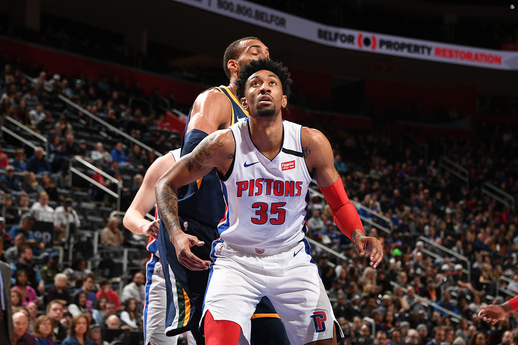 年终大战魔咒仍在！库里三分球10投8铁 所幸命中了关键三分（年终之战魔咒未解：库里三分10中2手感低迷，仍命中关键三分）