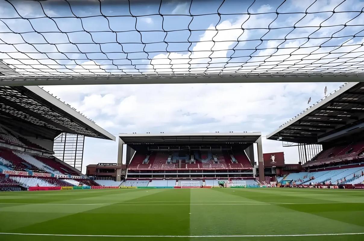 内姆布哈德延续状态＆弗拉格半场高效，独行侠半场领先10分（内姆布哈德手感在线，弗拉格半场高效输出，独行侠中场领先10分）