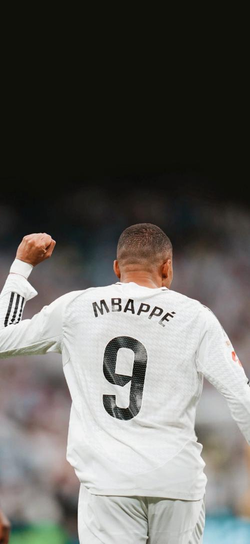 一日意甲最新动态：米兰双雄培养新人，迈尼昂无意加盟蓝黑军团（今日意甲快讯：米兰双雄发力新星培养，迈尼昂不考虑加盟蓝黑军团）