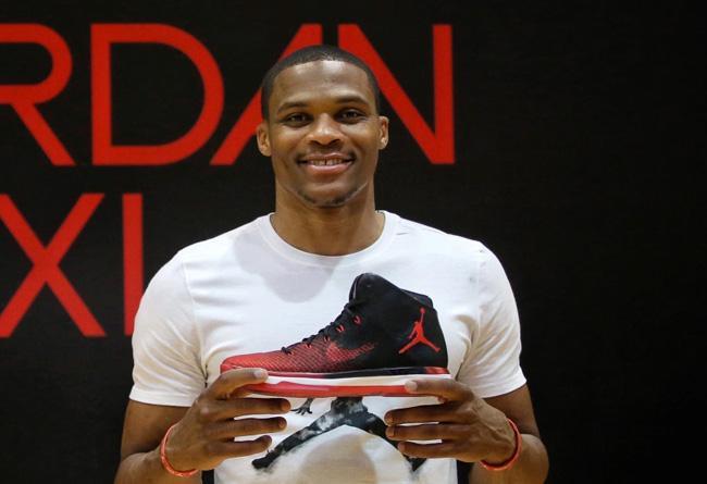 赫莱布的运球？简直是犯罪（赫莱布的盘带？堪称犯规级表现）