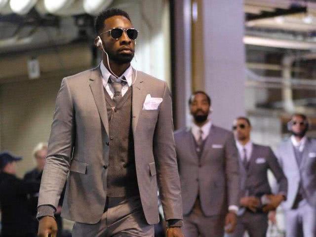 姜景祺首发进球，帮助狼堡U17锁定小组头名晋级A级联赛（姜景祺先发建功，助狼堡U17锁定小组第一挺进A级联赛）