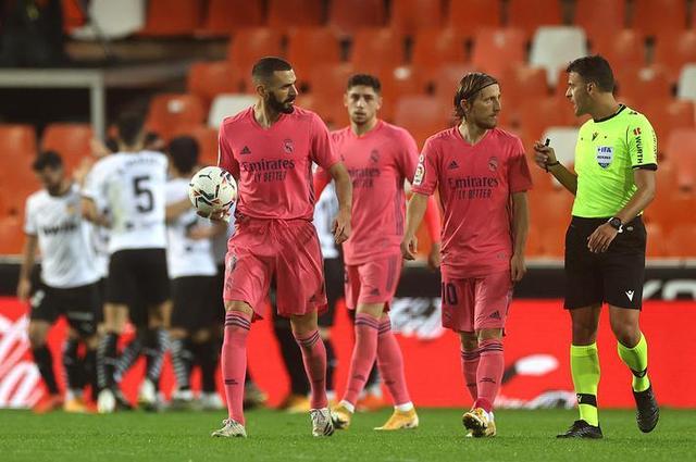 NBA历史第三人！约基奇多次在圣诞大战砍下三双（约基奇成NBA史上第三位在圣诞大战多次砍下三双的球员）