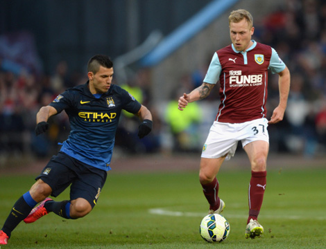 拜仁连续18场联赛每场都至少进两球，距德甲纪录只差两场（拜仁联赛已连18场至少攻入两球，距德甲纪录仅差两场）