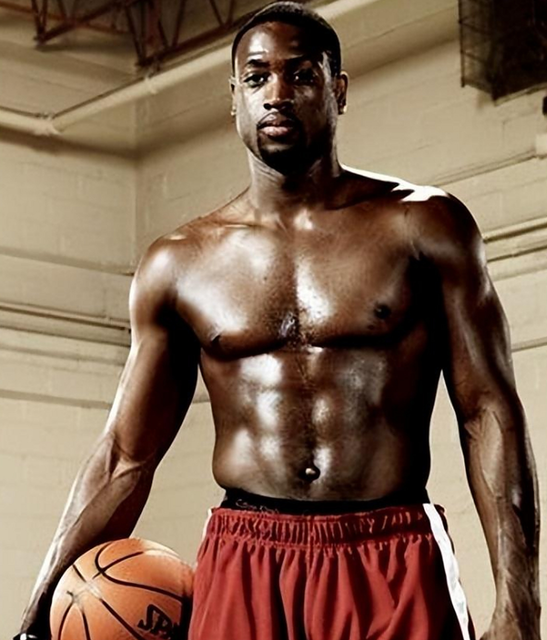 拜仁官方：穆西亚拉今天完成了部分单独训练（拜仁通报：穆西亚拉今日进行部分个人训练）